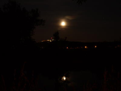 Mond mit Spiegelung in der Lahn